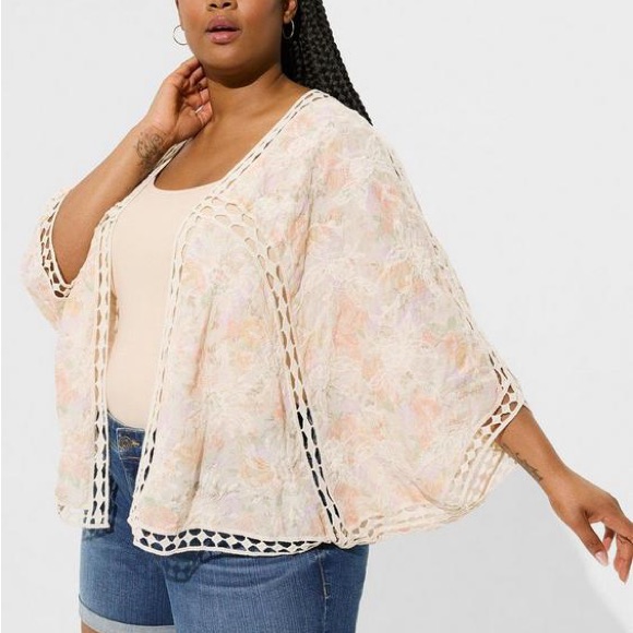 Torrid Cream Floral Lace Inset Kimono - Size 5/6 - New W/Tags